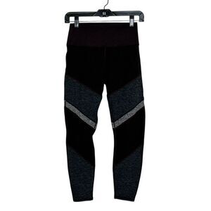 Alo Athletic Cropped Leggings Size M Heather Purple Gray Color‎ Block Yoga Gym